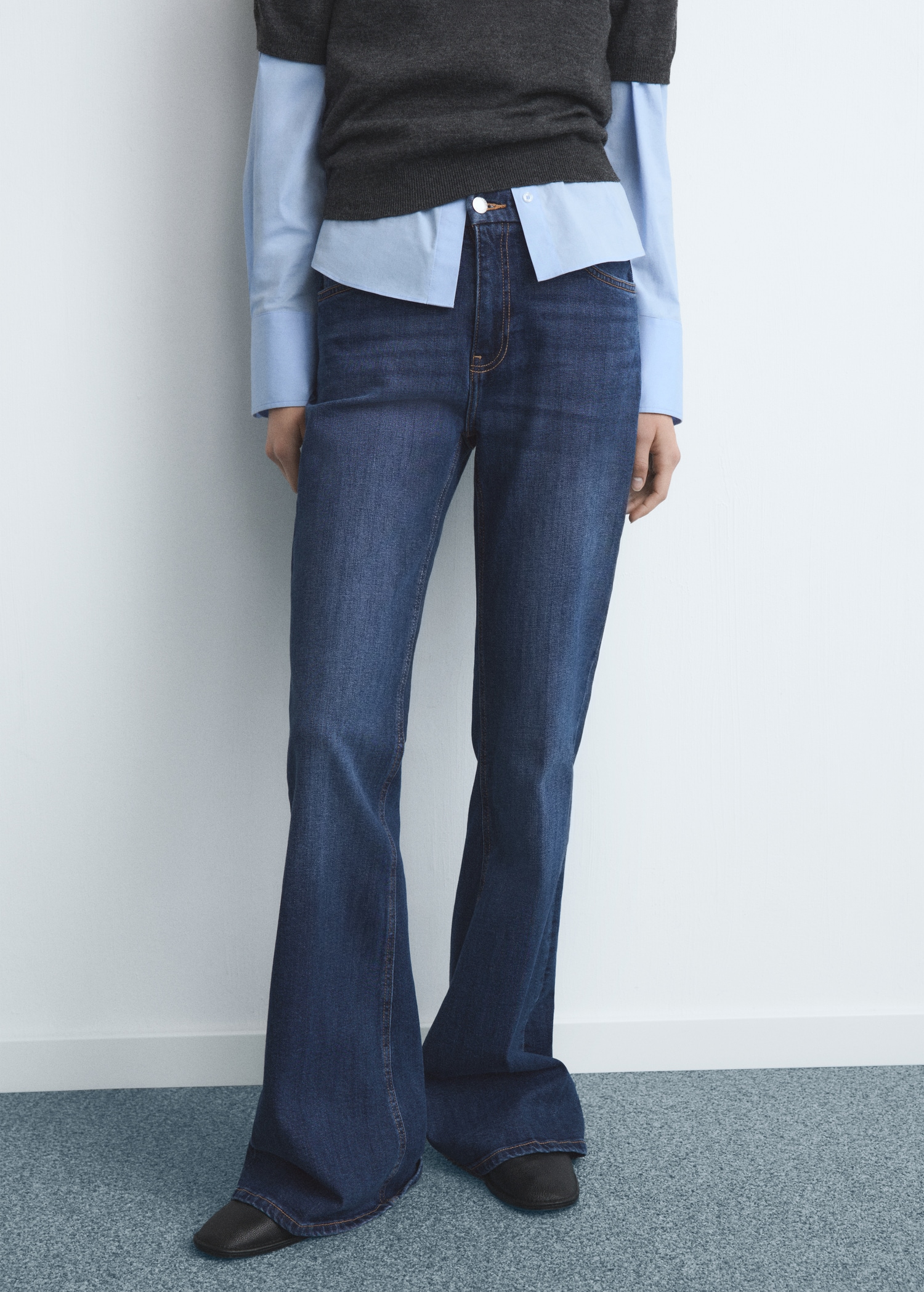 Violet Flared High-Rise Jeans - Women | Mango United Kingdom