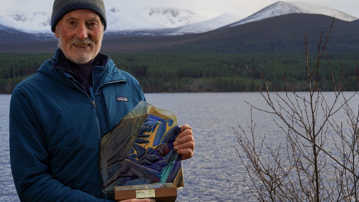 Dave Morris with Scottish Mountain award