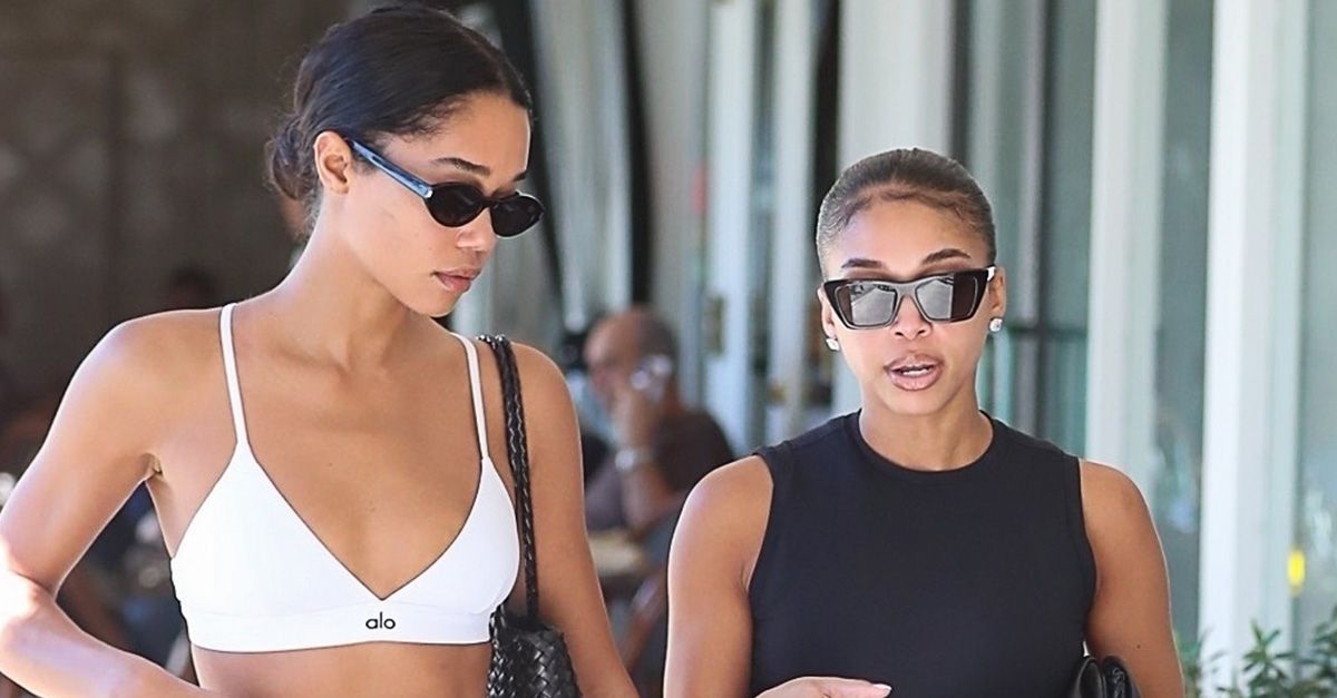 Navy This, Brown That—Sorry, But 99% of the Time, Fashion People Only Wear Leggings in *This* Classic Color