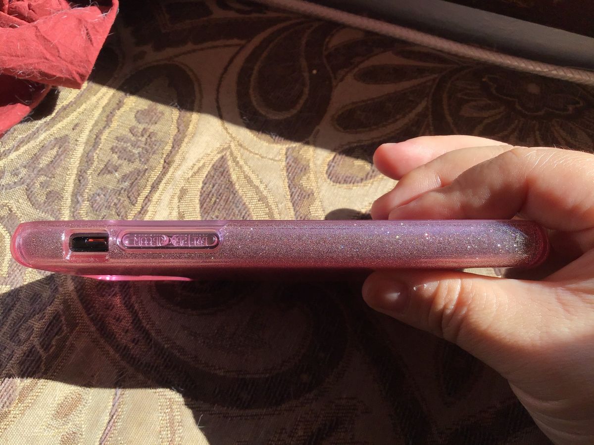 Speck Presidio Clear + Glitter mute switch and volume buttons