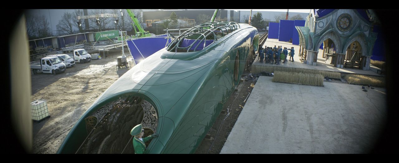 Making the VFX of Wicked; a train station on a film set is turned into a fantasy world