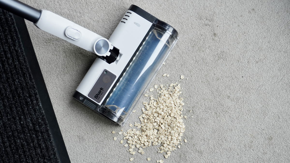 Shark Detect Clean &amp; Empty Pet IW4621UKT vacuum cleaner in a home setting.