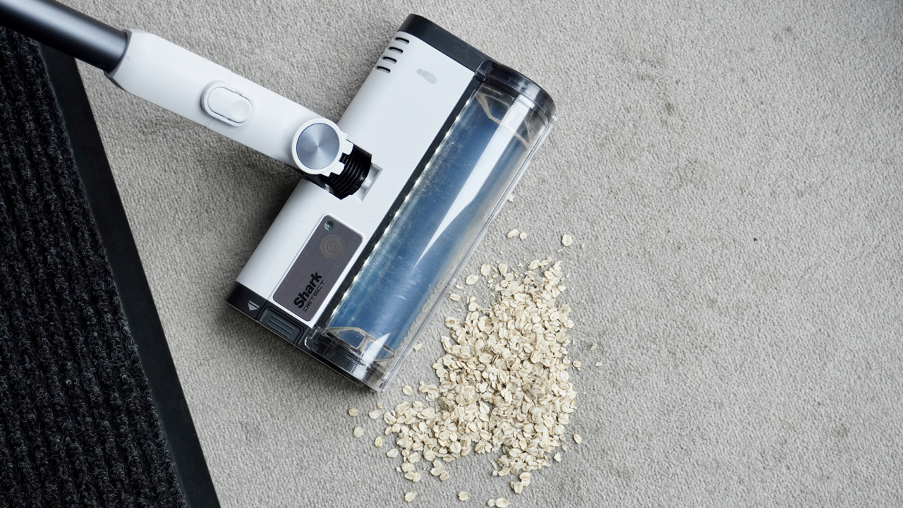 Shark Detect Clean &amp; Empty Pet IW4621UKT vacuum cleaner in a home setting.