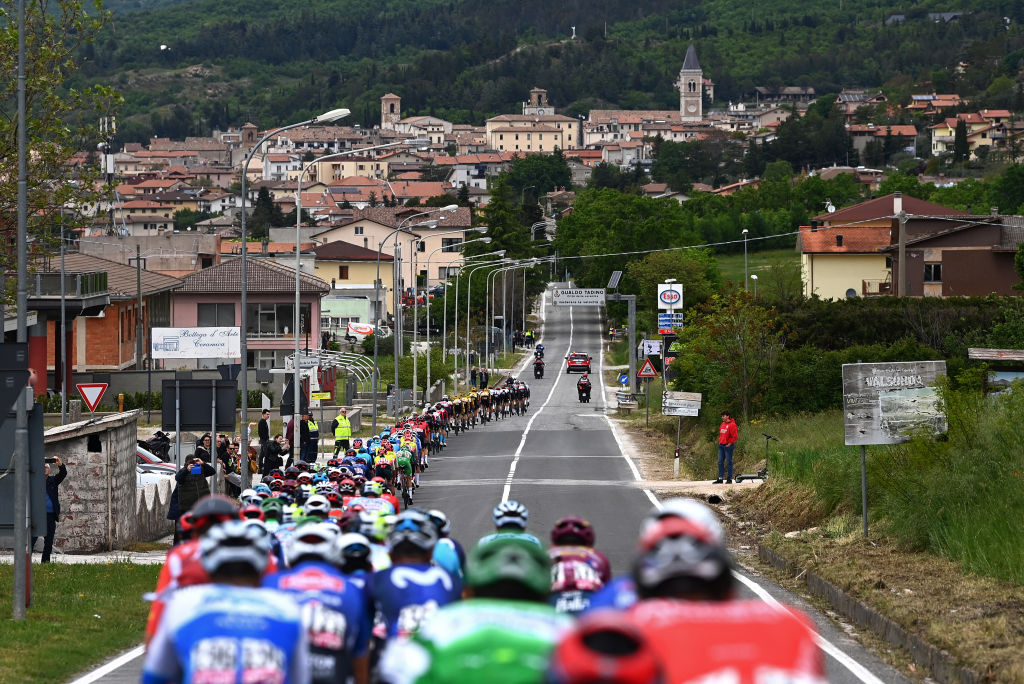 Peloton at Giro