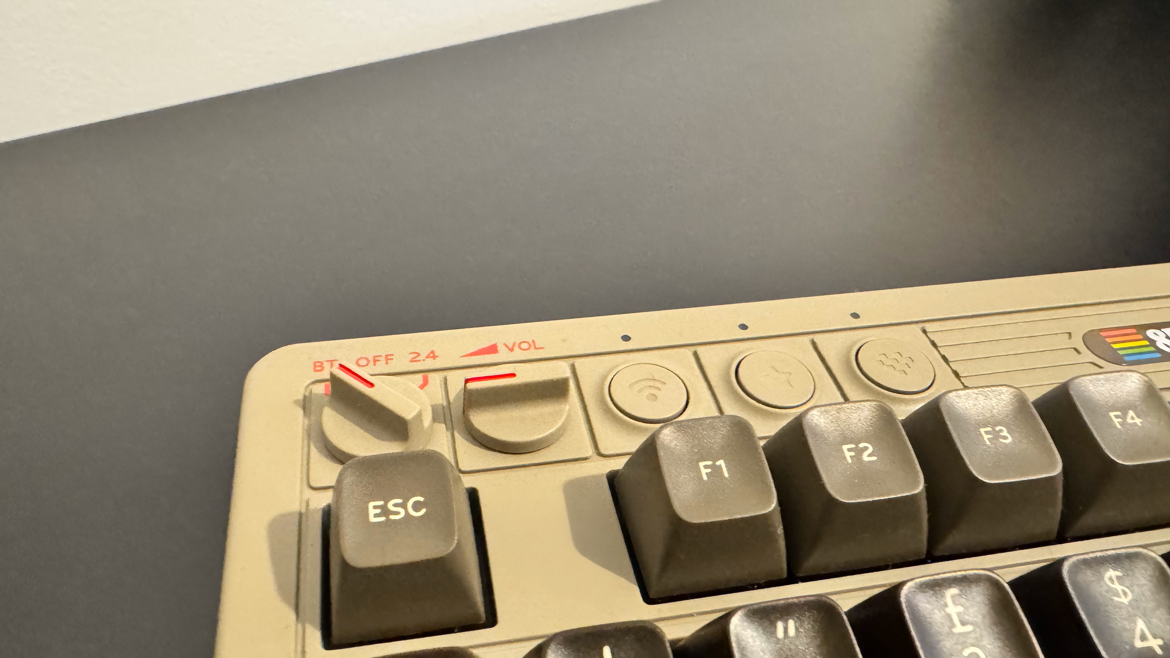 8BitDo Retro Mechanical Keyboard (C64 Edition