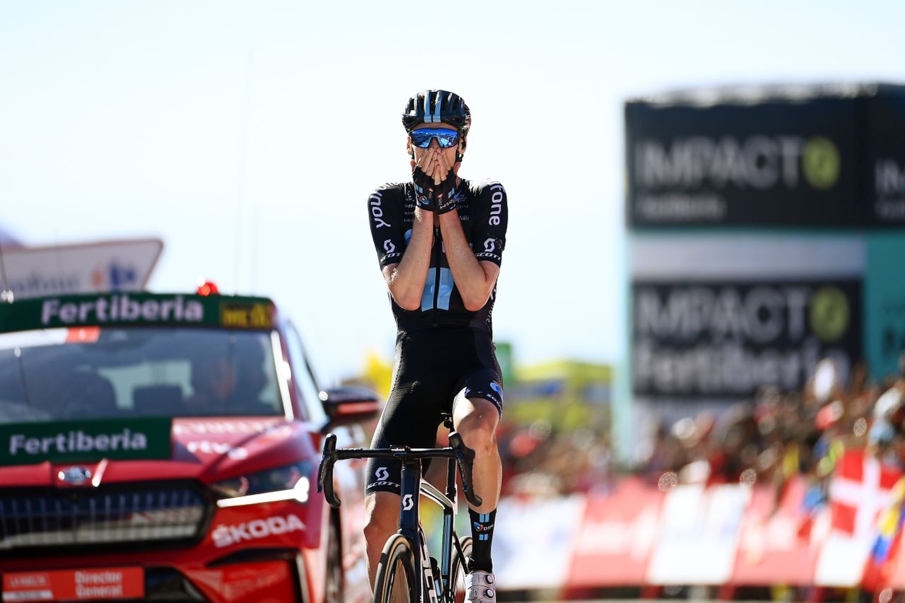 Thymen Arensman wins stage 15 of the Vuelta 