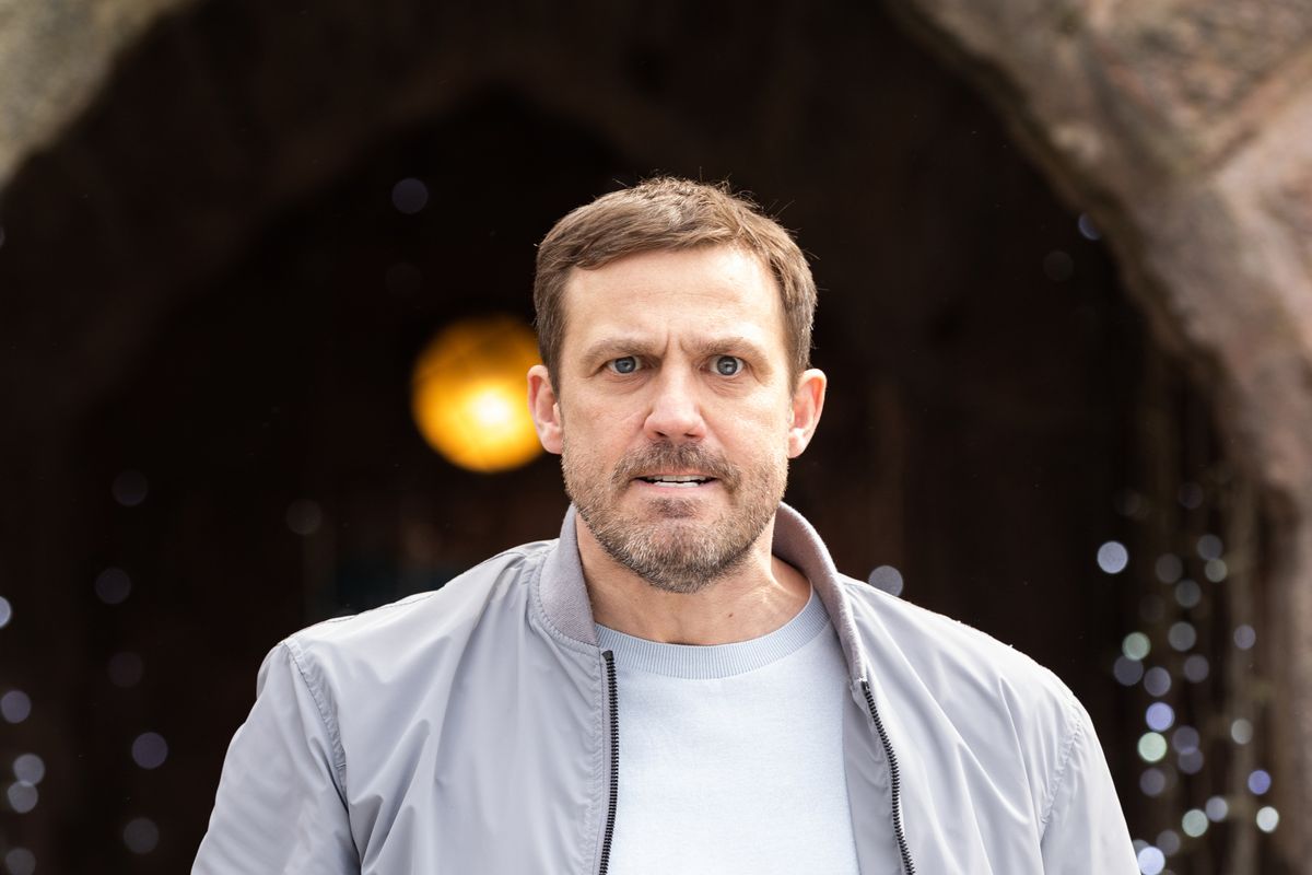 Warren Fox makes a shocking revelation in Hollyoaks.