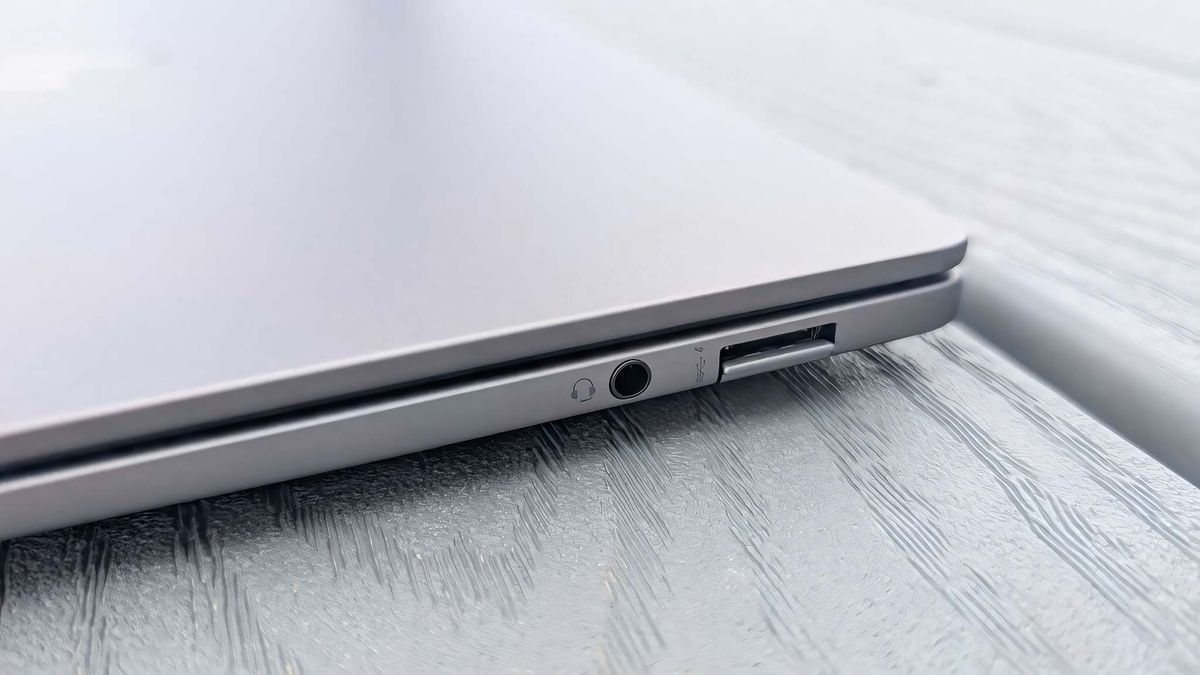 HP OmniBook X 14's headphone jack and USB-A port.