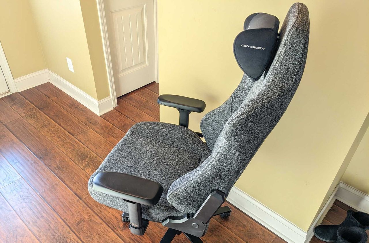 A side view of the DXRacer Craft