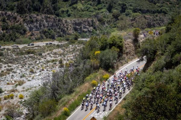 The field heads up towards an early climb