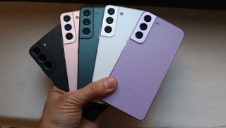 Samsung Galaxy S22 Bora Purple avec d'autres couleurs