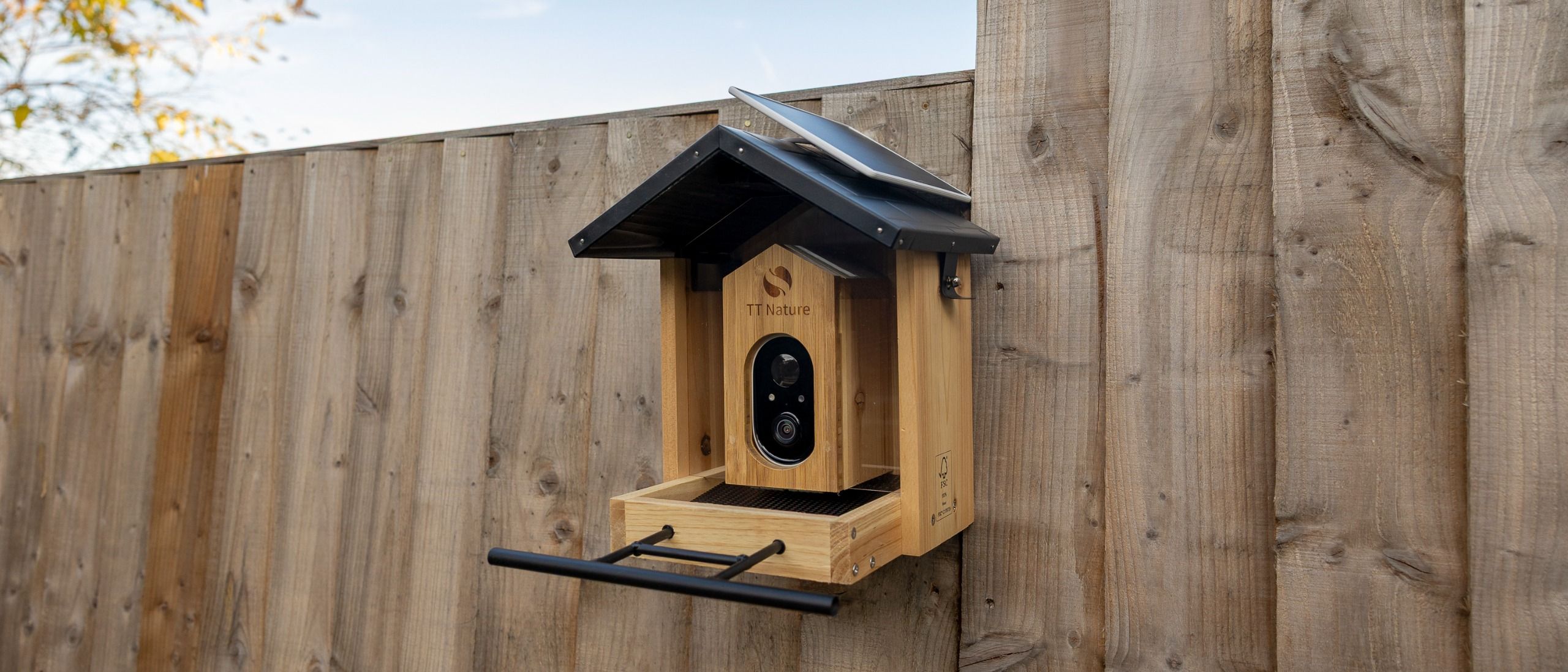 techradar.com - Lauren Scott - This sub-$100/&pound;100 bird-feeder camera proved you don't need a massive budget to spy on your local wildlife - even if its app ruffled my feathers