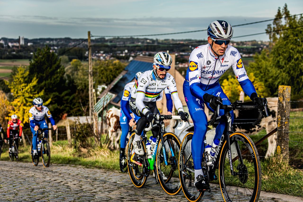 Zdenek Stybar leads Alaphilippe up the Oude Kwaremont