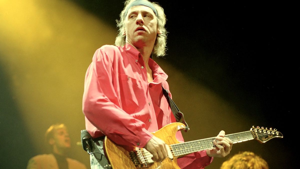 Mark Knopfler in 1992