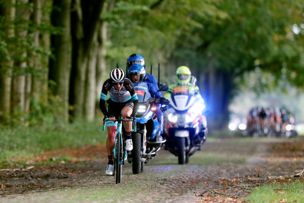 HOOGEVEEN NETHERLANDS OCTOBER 23 Janneke Ensing of Netherlands and Team BikeExchange in the chases group during the 17th UCI Womens WorldTour Ronde van Drenthe 2021 a 1591km one day race from Assen to Hoogeveen UCIWWT RondevDrenthe on October 23 2021 in Hoogeveen Netherlands Photo by Bas CzerwinskiGetty Images
