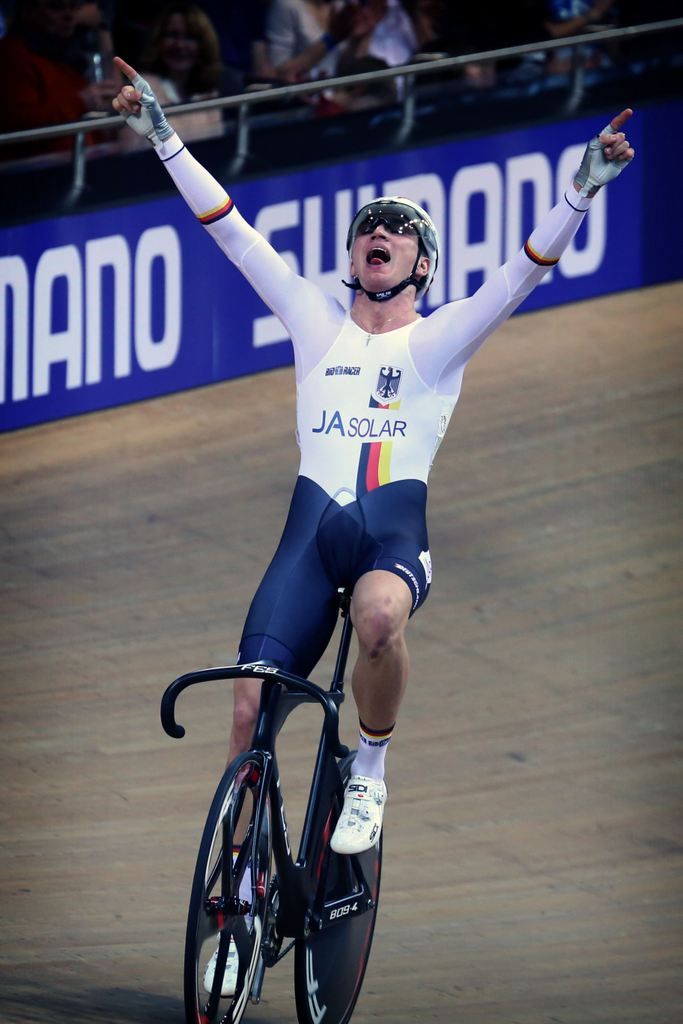 Lucus Liss celebrates winning the men's scratch race
