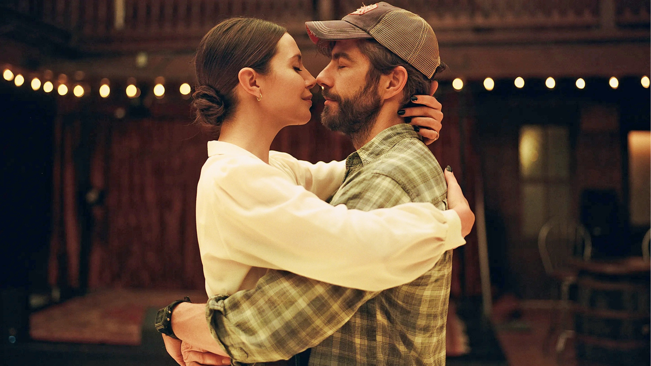 Magalie Lépine Blondeau as Sophia and Pierre-Yves Cardinal as Sylvain