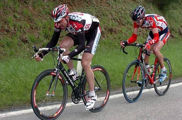 Jens Voigt (CSC) leads Jef Peeters (Chocolade Jacques)