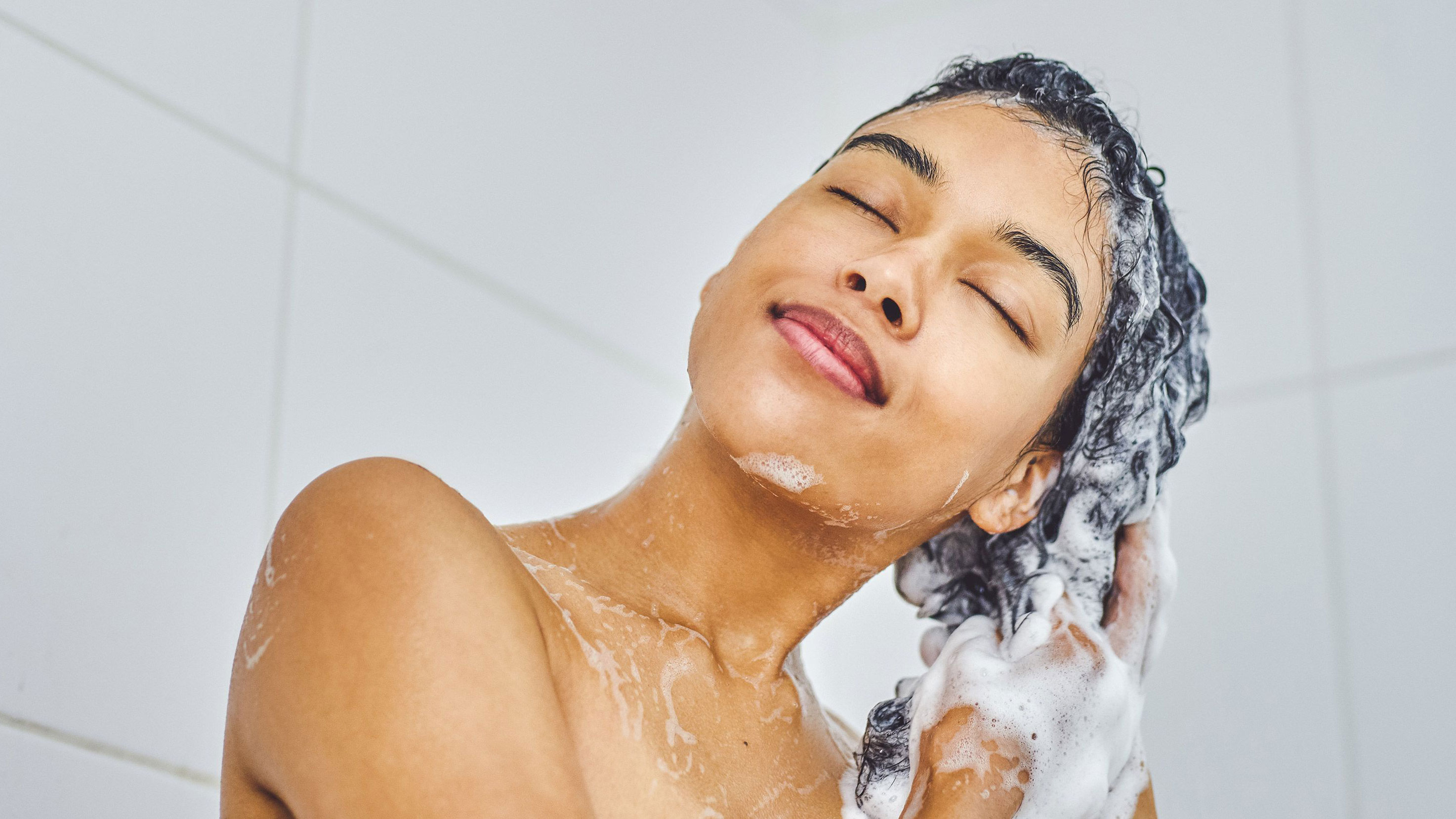 The 15 Best Clarifying Shampoos, According to Experts | Marie Claire