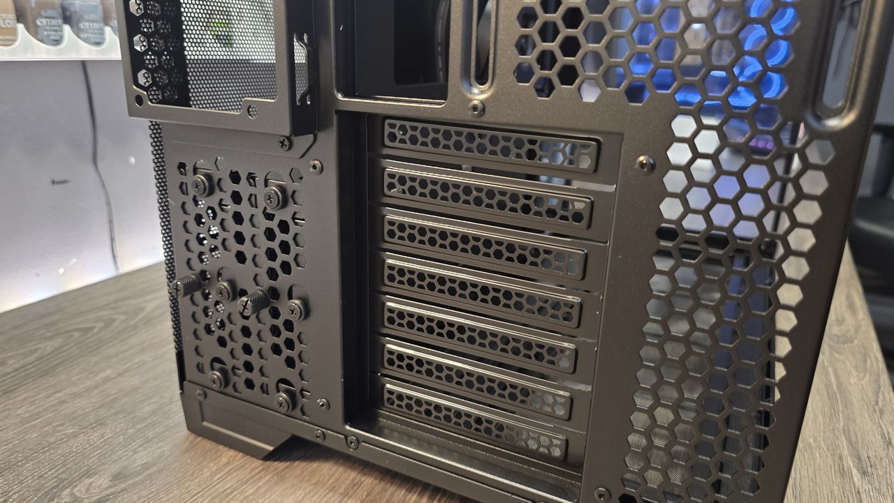 Lian Li O11 Vision Compact PC case
