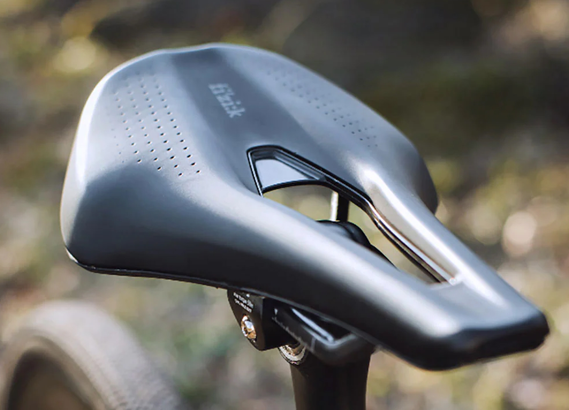Fizik Temp Argo R1 fitted to bike in an outside setting