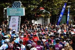 Peloton at the start of inaugural Paris-Roubaix Femmes