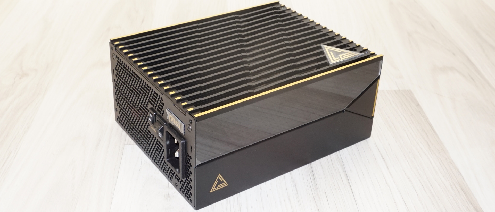 MSI MEG AI1600T PCIE5 Titanium PSU