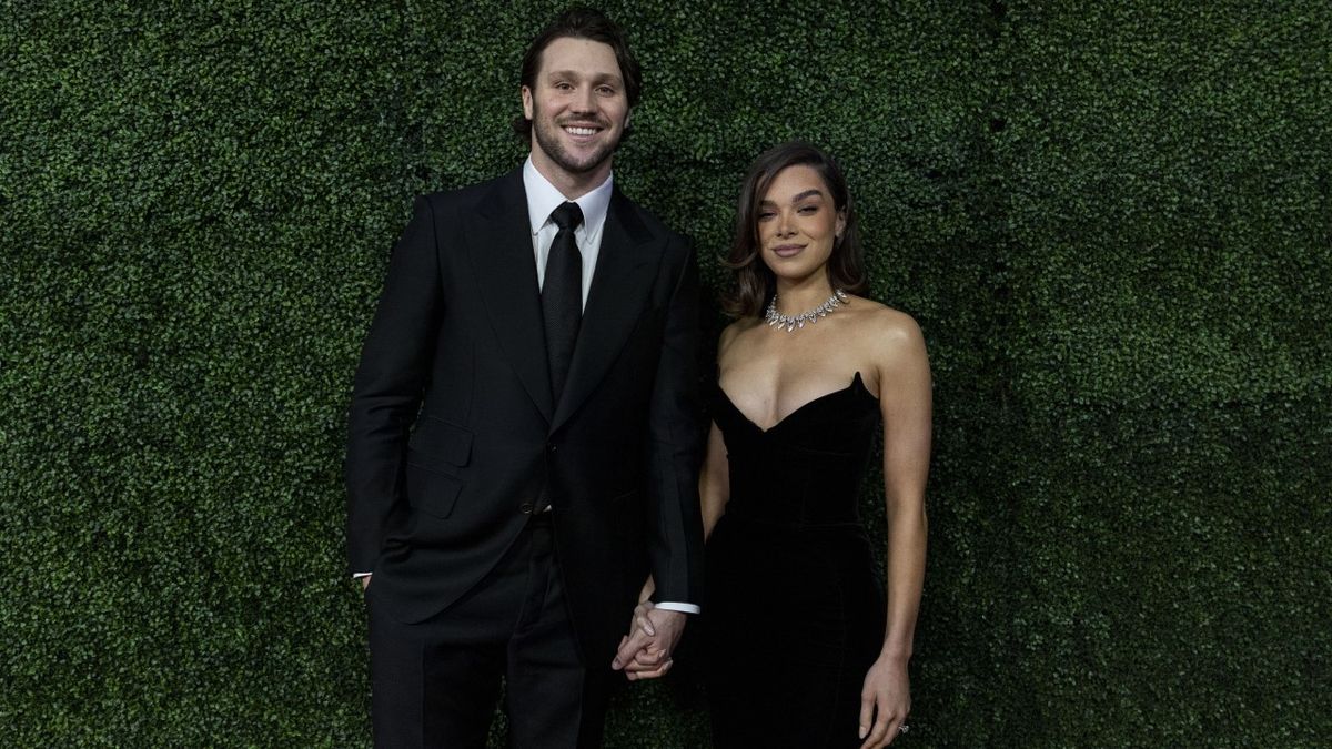 Josh Allen and Hailee Steinfeld pose for a photo on the red carpet the 14th Annual NFL Honors at Saenger Theatre on February 06, 2025 in New Orleans, Louisiana.