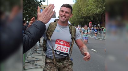 Farren Morgan running the London Marathon wearing a 34 kg bacpack