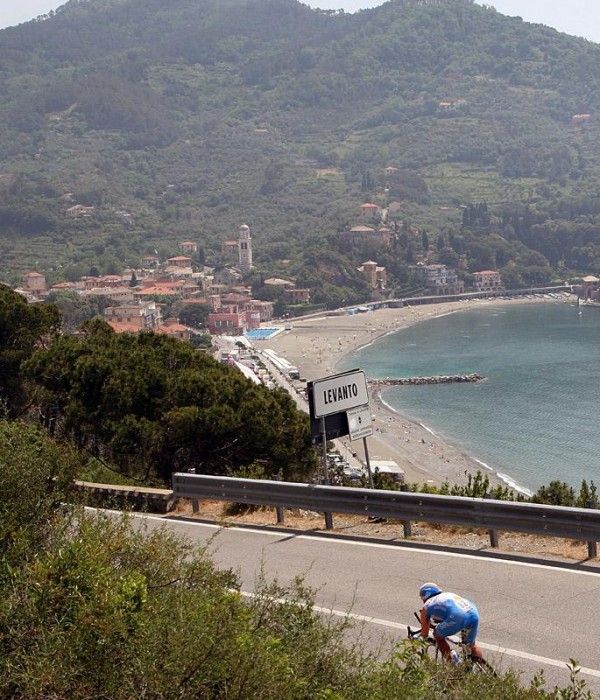 Julian Dean (Garmin - Slipstream) enters Levanto, approximately half way through the 60.6-kilometre time trial.