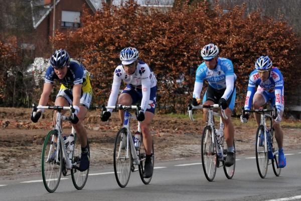 German Roger Kluge (Milram) has continued his strong start to the road season. He sits third wheel in the break at Omloop Het Nieuwsblad.