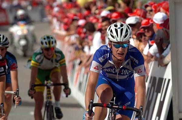 Mick Rogers (Quick.Step) crosses for third, and the yellow jersey