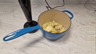 Braun MQ9199XL next to a blue pan with potatoes for mashing