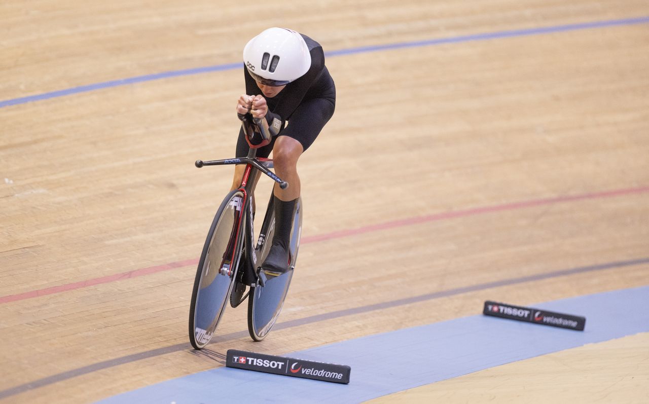 Joscelin Lowden sets new women's UCI Hour Record in 48.405km
