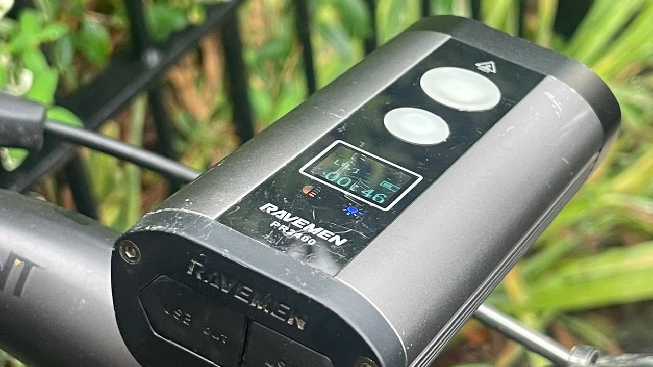 Ravemen PR2400 best budget MTB light