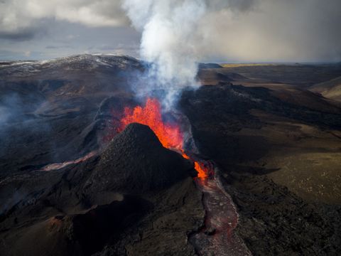 Documentary photographer reveals the dangerous beauty of Living with ...