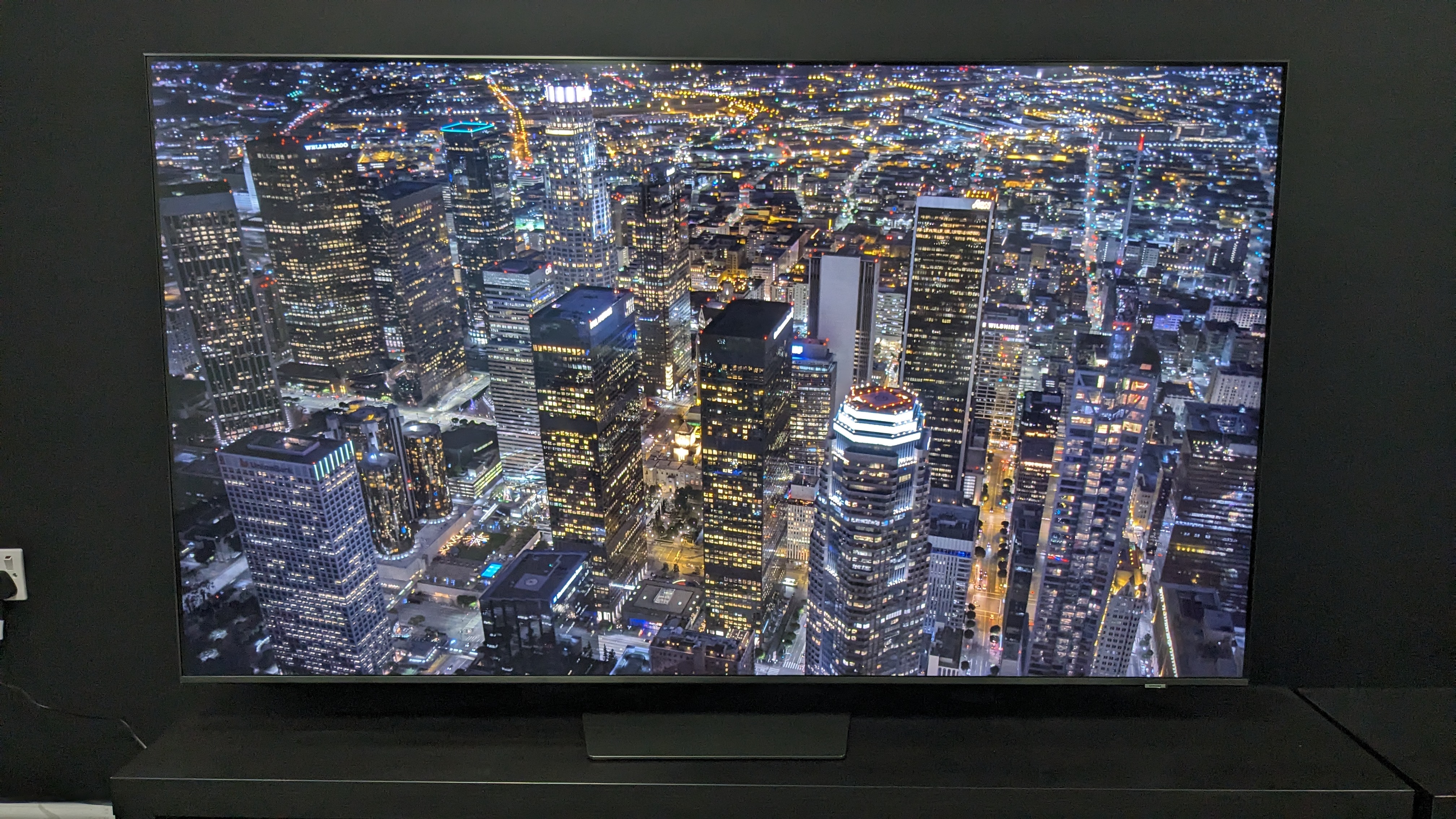 Samsung QN85D with city at night on screen