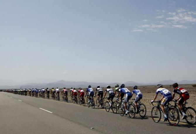 The peloton stretched out in the Tour of Oman
