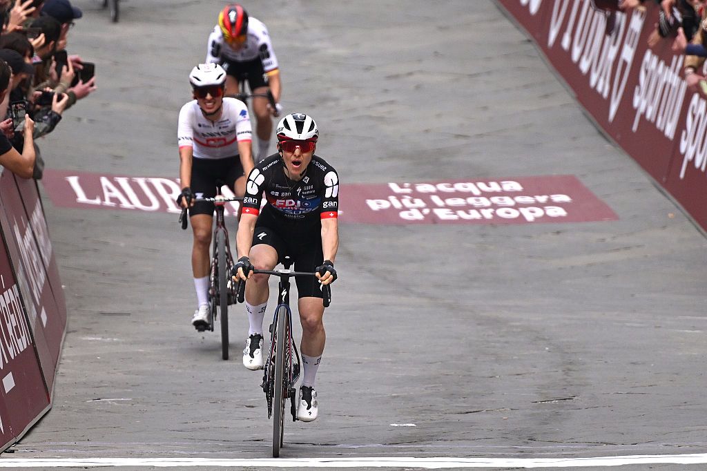 Strade Bianche Women 2026: Elise Chabbey claims the win