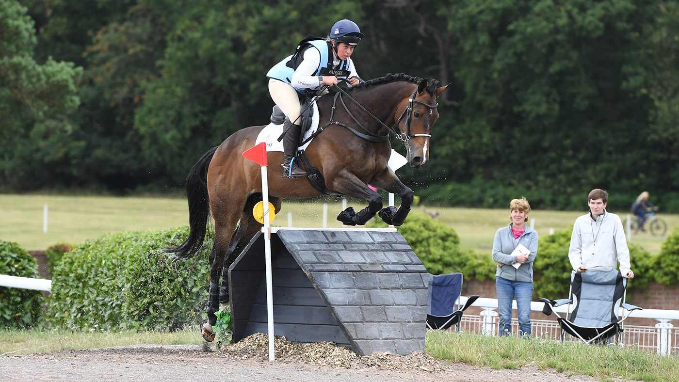 Monbeg-Hendricks-HorseNo169_Tweseldown3_PN20_61403_404459482_711571212.jpg