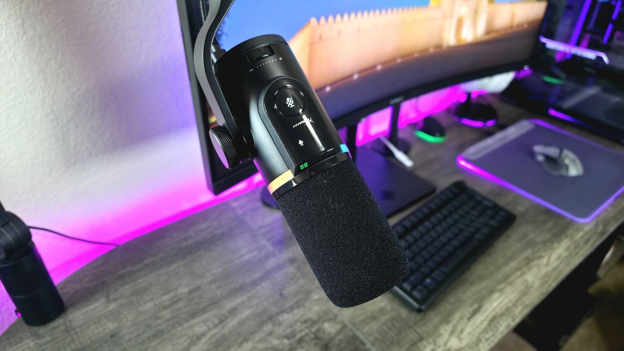 Image of the HyperX FlipCast microphone.