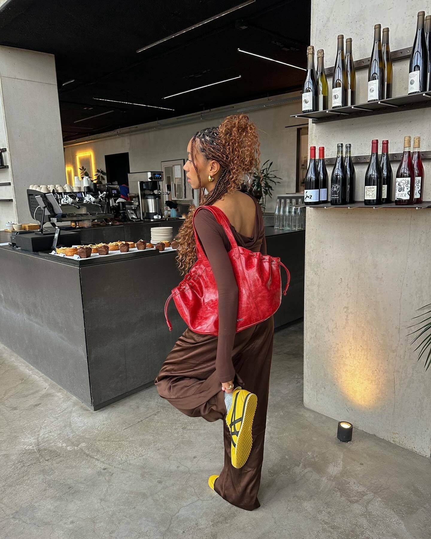 Influencer wearing yellow Onitsuka Tiger sneakers.