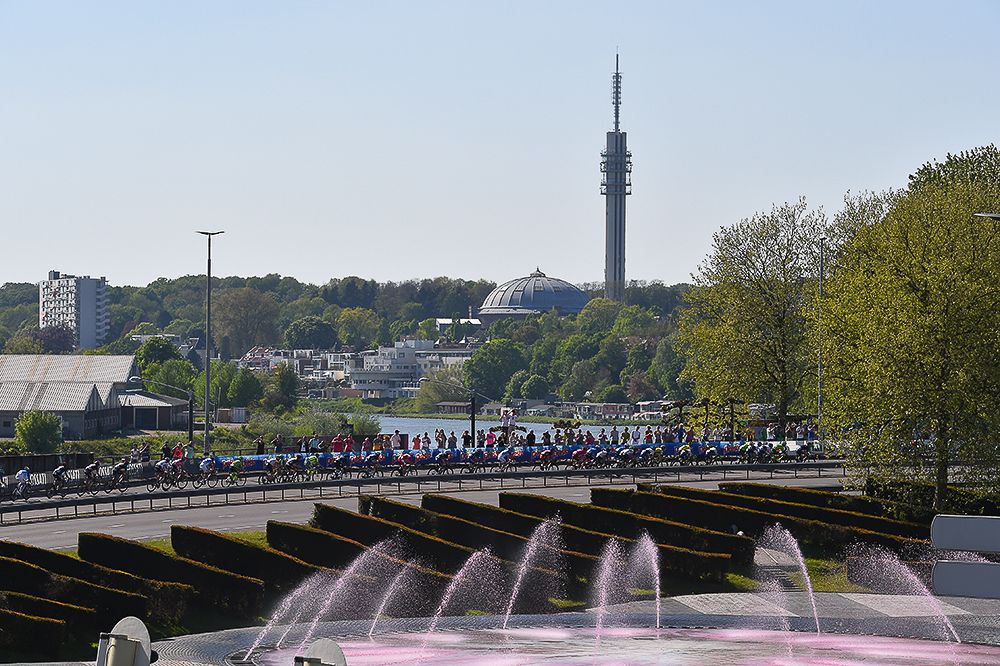 The peloton in the Netherlands during the Giro's third stage