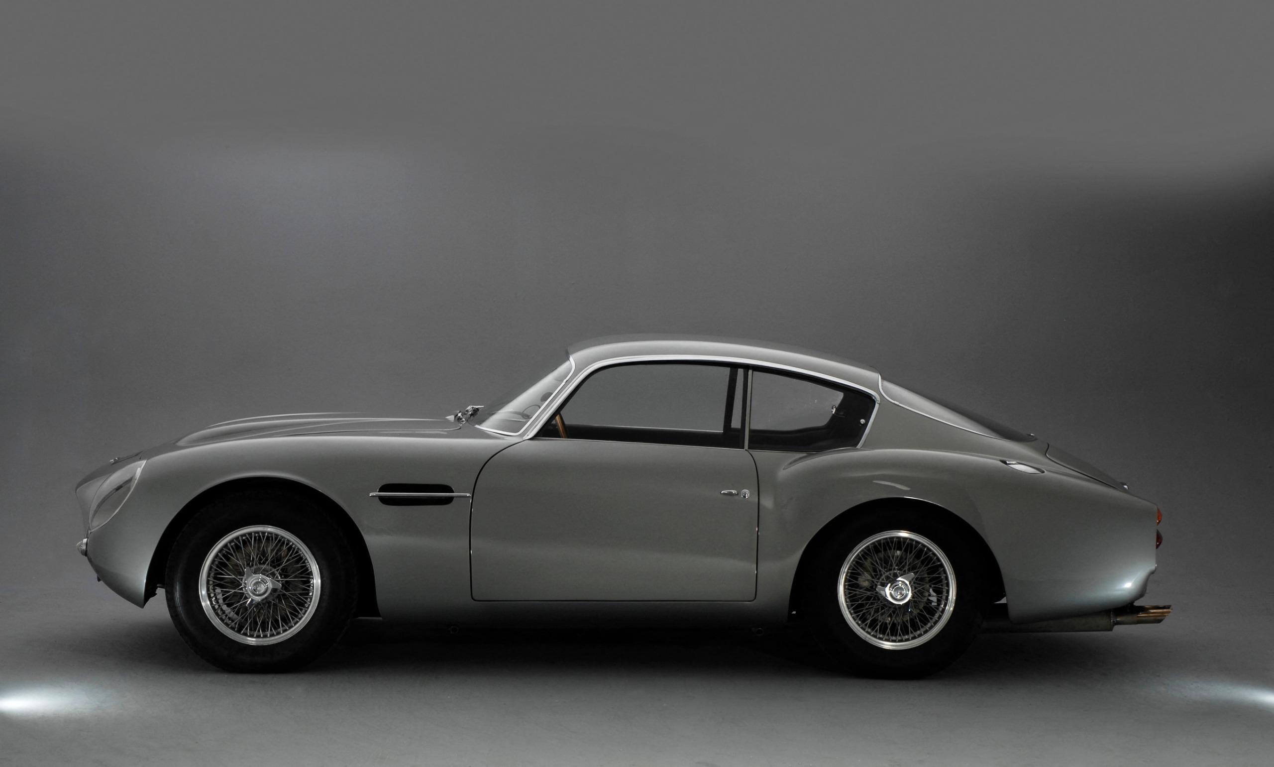 Side profile of the swept Aston Martin DB4 Zagato