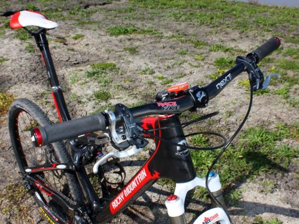 Kabush's carbon Race Face Next 3/4 Riser bars are full-width at 685mm.