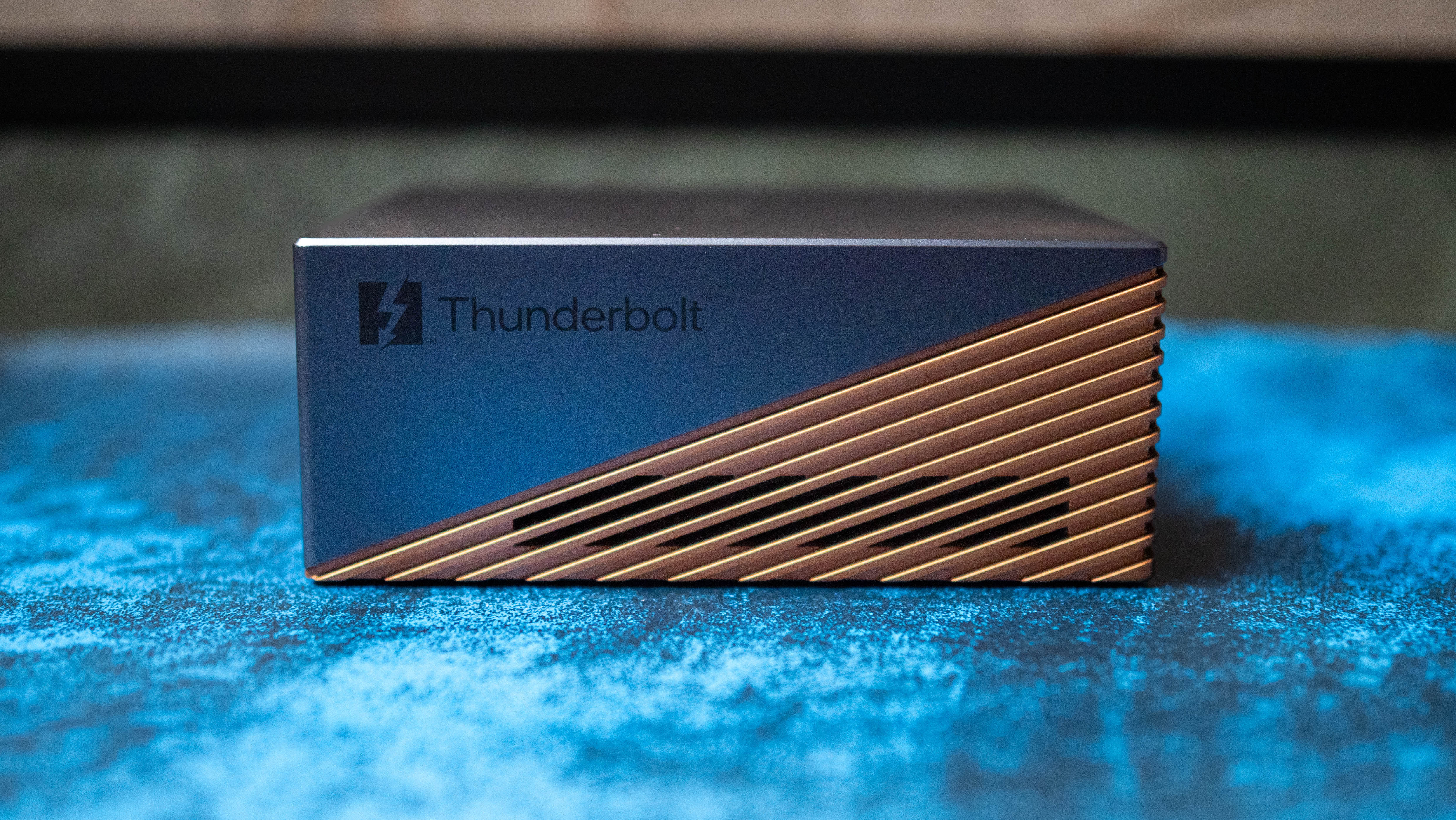 UGREEN 17-in-1 Maxidok Thunderbolt 5 review on Android Central