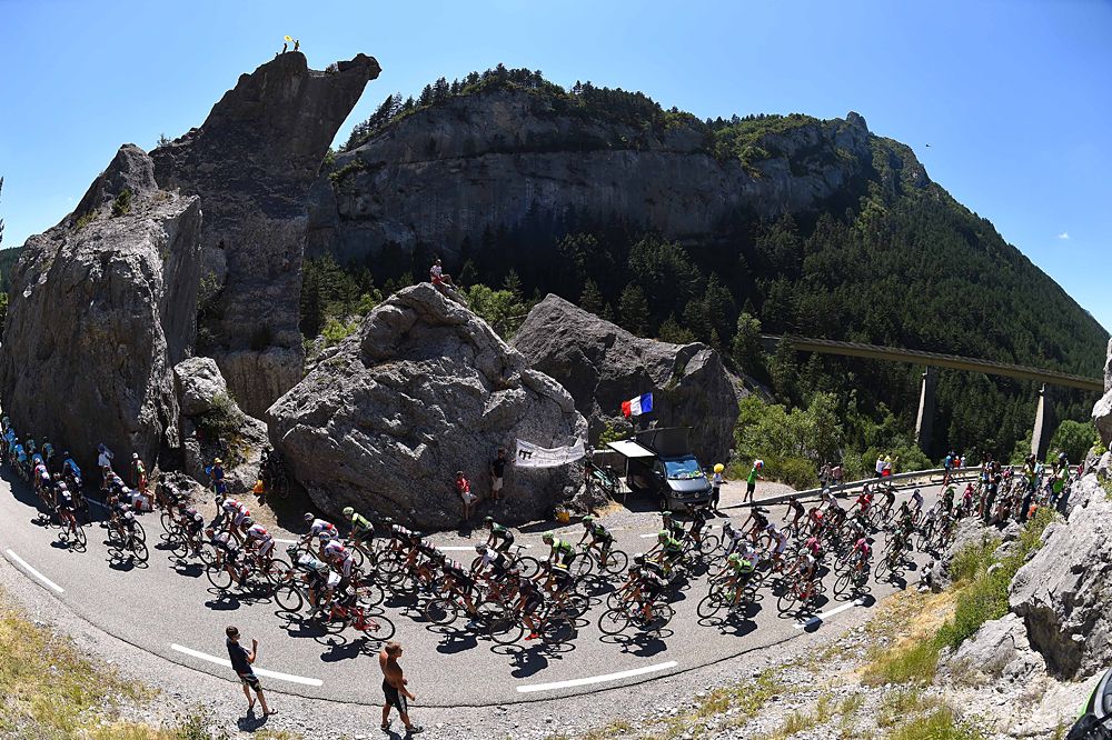 The peloton during stage 16