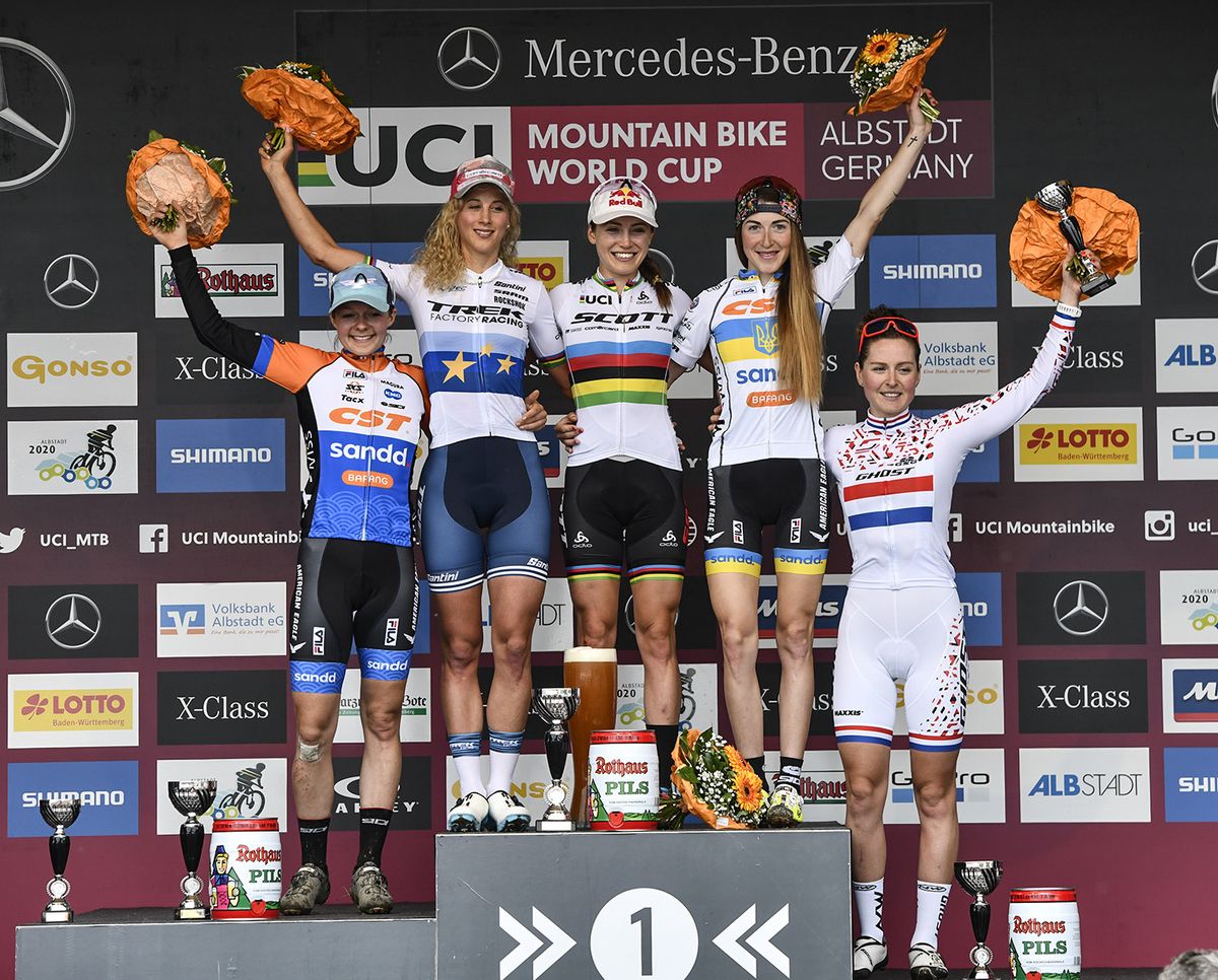 Podium: l to r - Anne Tauber, Jolanda Neff, Kate Courtney, Yana Belomoina, Anne Terpstra