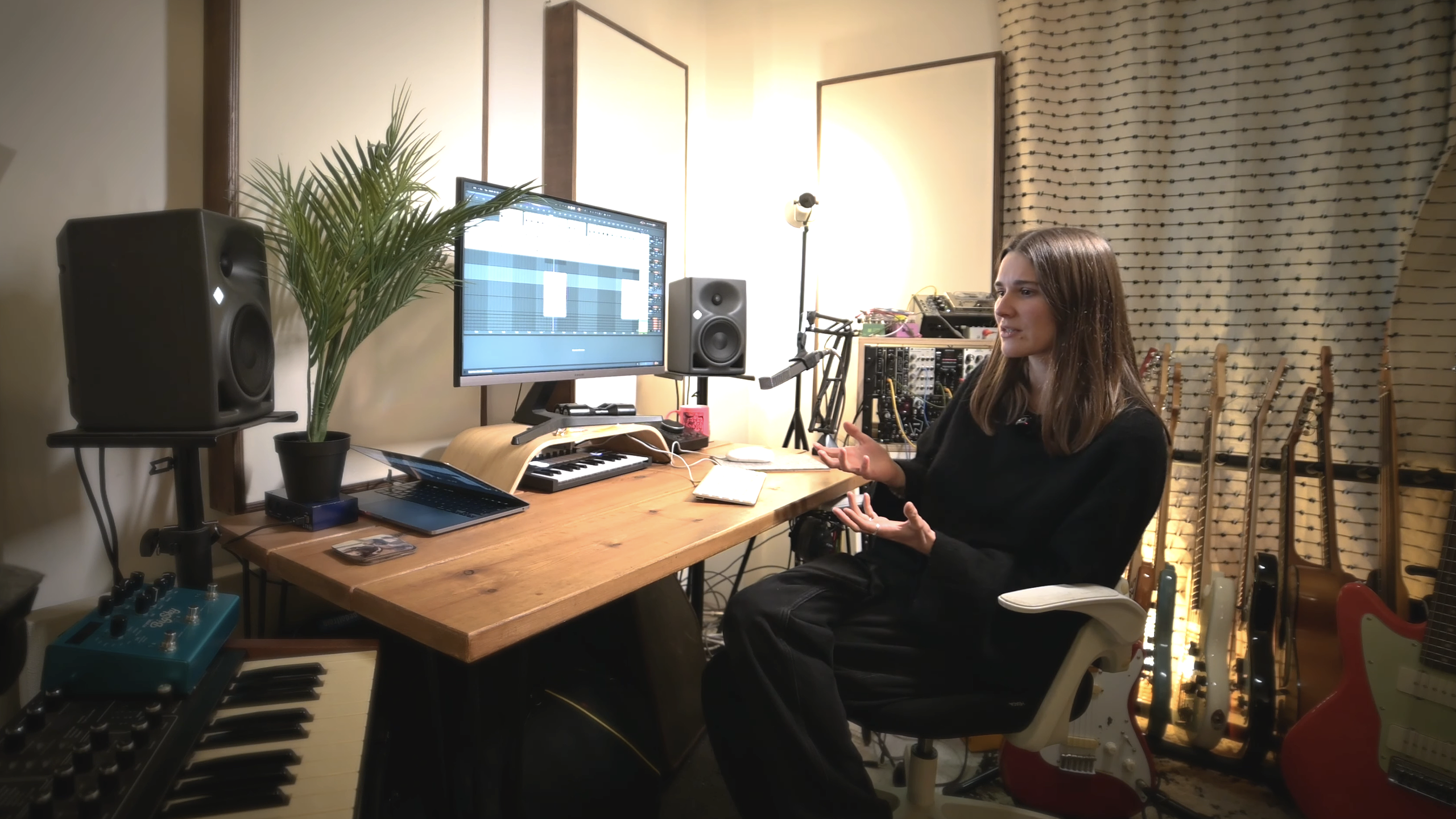 “It's my favourite piece of gear that I own now – I use it on absolutely everything": Art School Girlfriend on the second-hand dynamic mic that shaped the "intimate" sound of new album Lean In