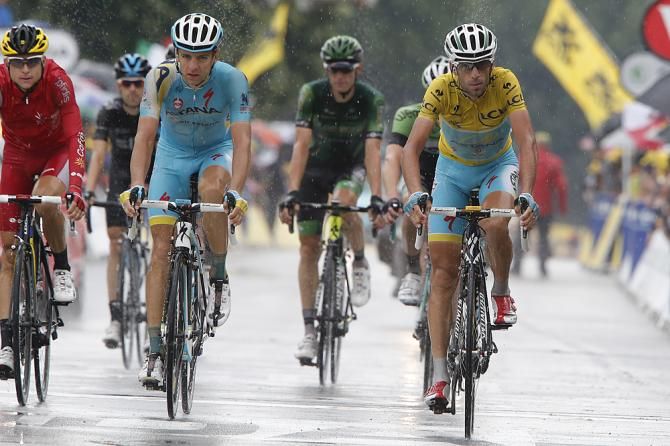 Vincenzo Nibali (Astana) made it through the day in the yellow jersey